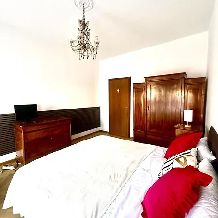 99 Tourist House Lame 112