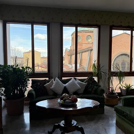 99 Tourist House Lame 112 بولونيا