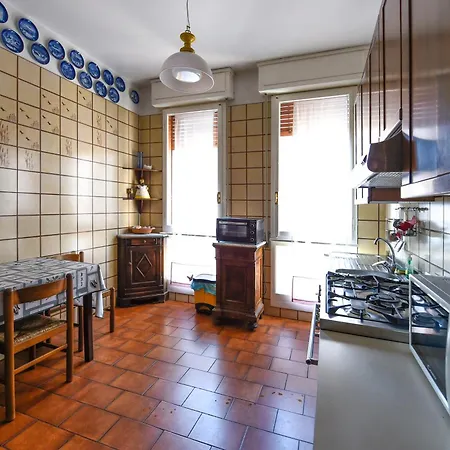 99 Tourist House Lame 112 بولونيا