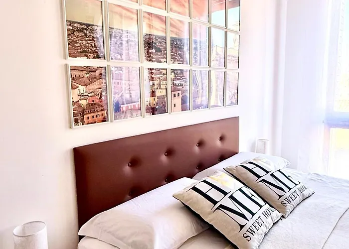 99 Tourist House Lame 112