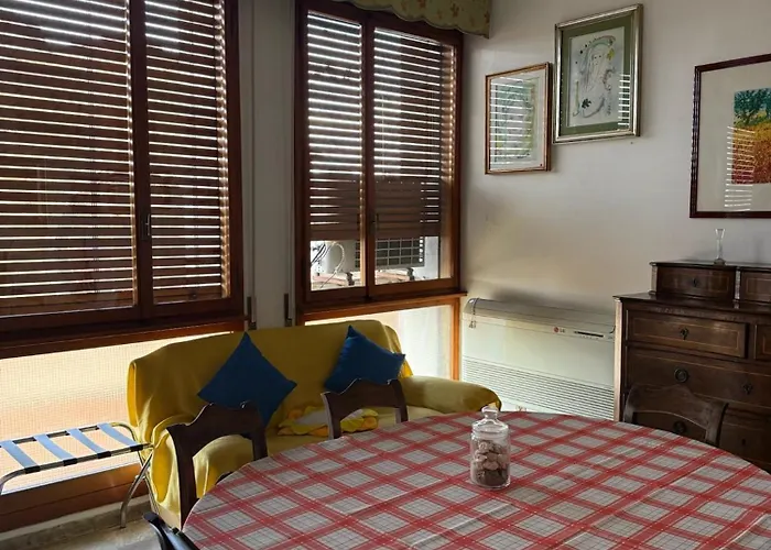 99 Tourist House Lame 112