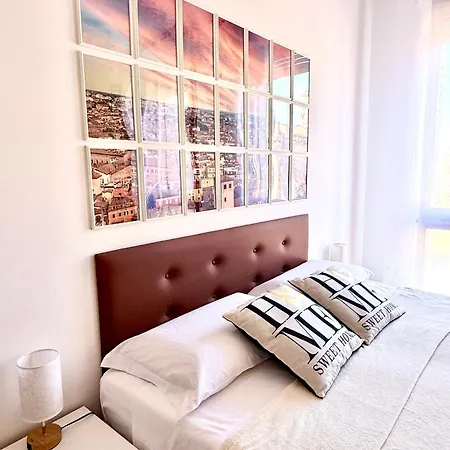 99 Tourist House Lame 112