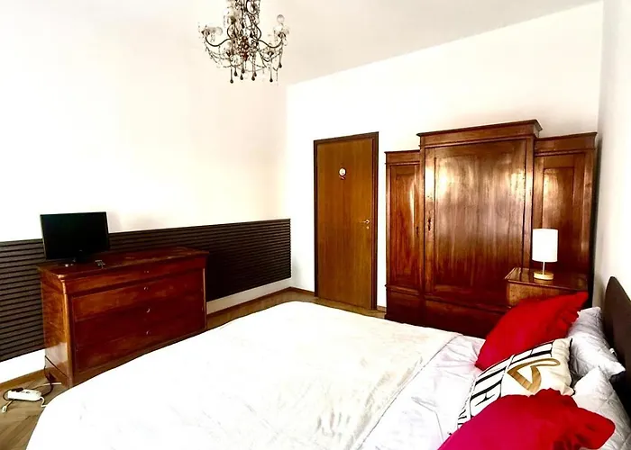 99 Tourist House Lame 112